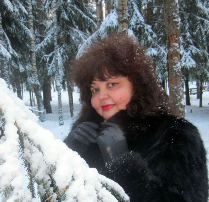 А мне милее ёлочка живая