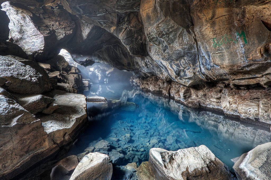 Прозрачная вода пещеры (Илья Волотов) / Стихи.ру