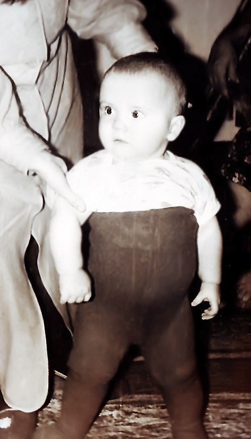 Антоша родился здоровеньким мальчиком