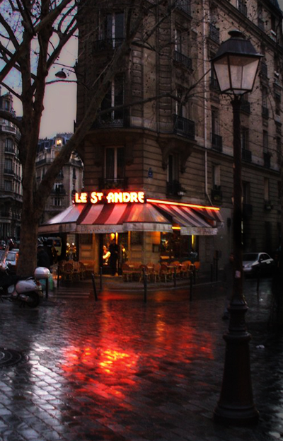 Алым кругом скатерть жжет...