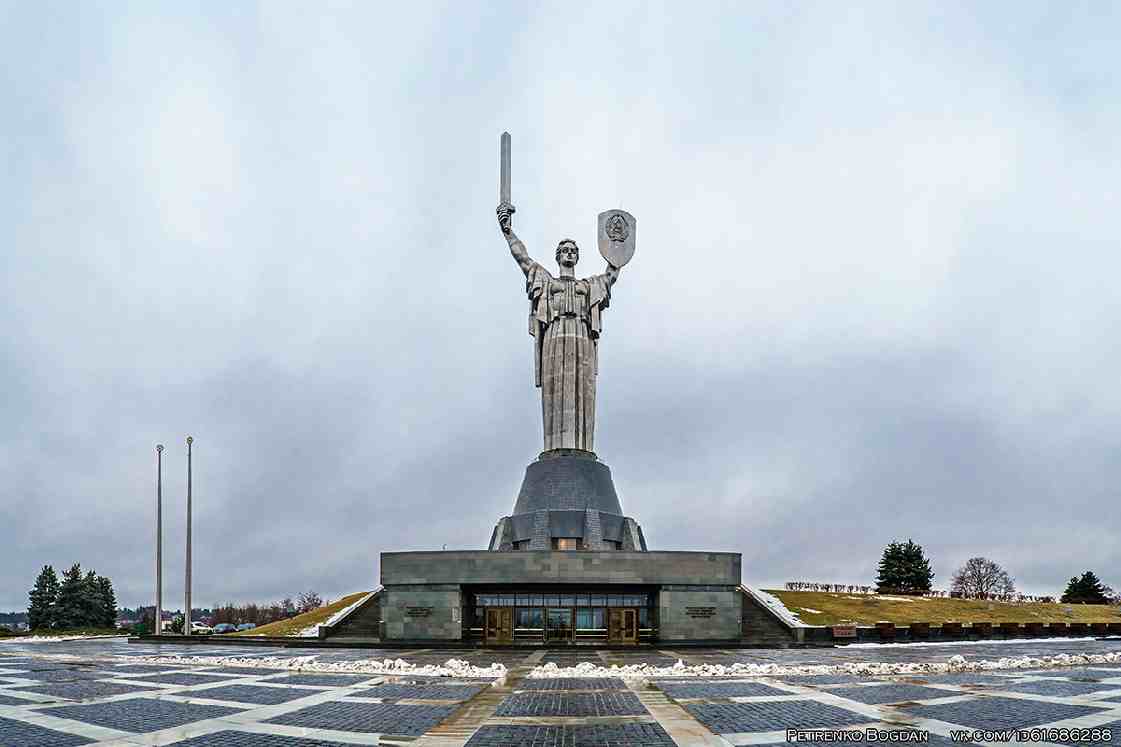 Статуи украины