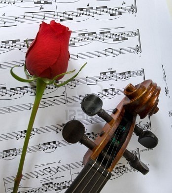 Поём под скрипочку толпы, хотя себя вce уважаем!