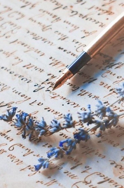 Бумага в предвкушении стихов