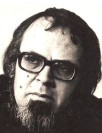 Осень грустно стоит у порога