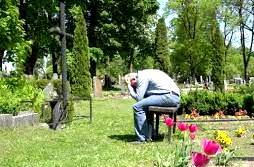 Маме. Стаканчик водки на седом граните