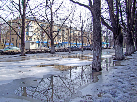 Февраль гулял шальным студентом