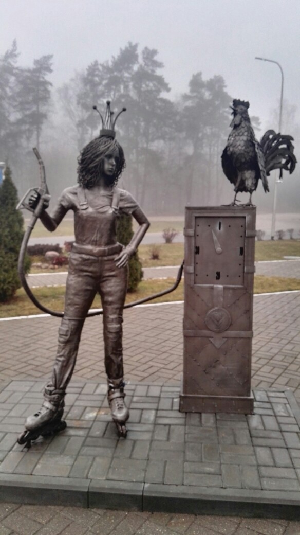 Дама и петух