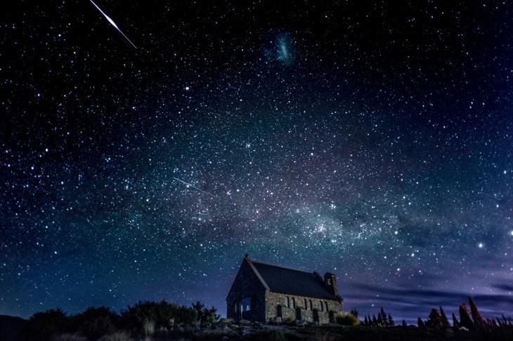 Под звёздами