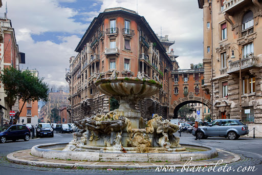 Выпивка в Риме перед Фонтаном