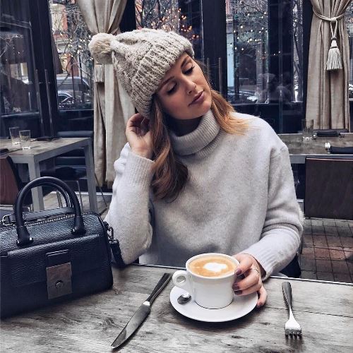 В маленьком кафе