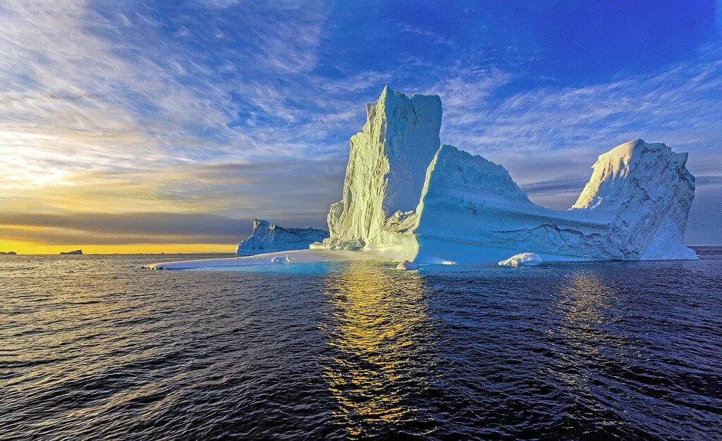 Заре стихи напишет лед