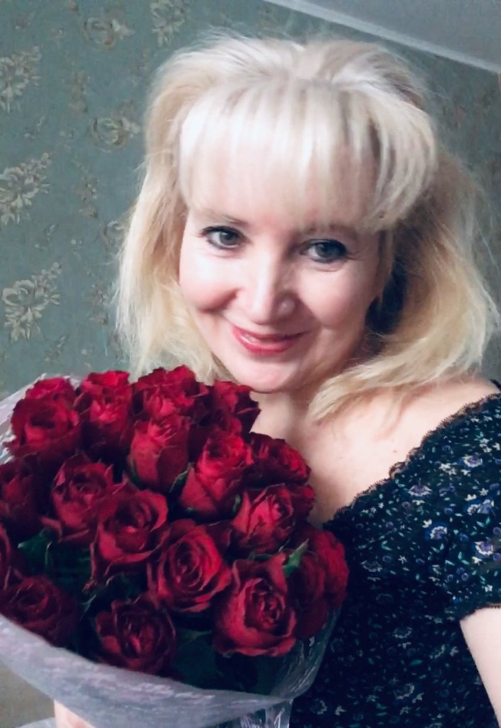 Ты и светлых роз букет. Посвящение С. Т. 5382