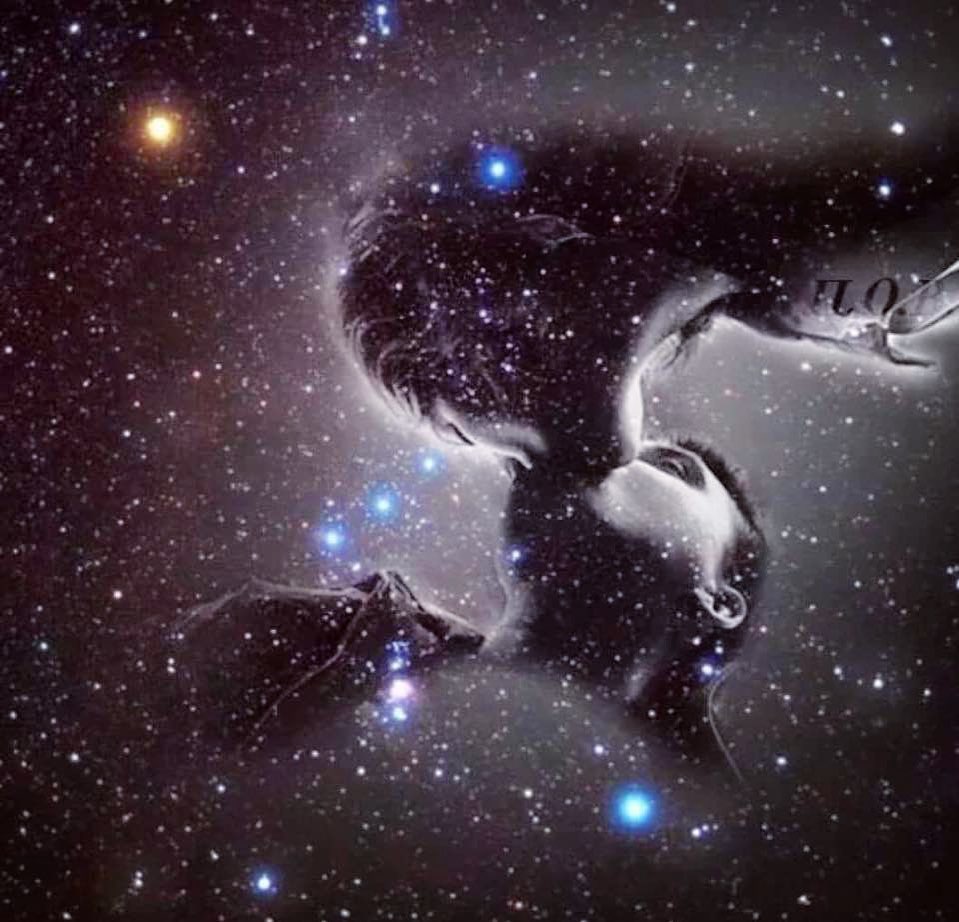 Его душа а звездное серебро. Космос любовь. Поцелуй в космосе. Космические сны. Вселенная и любовь.