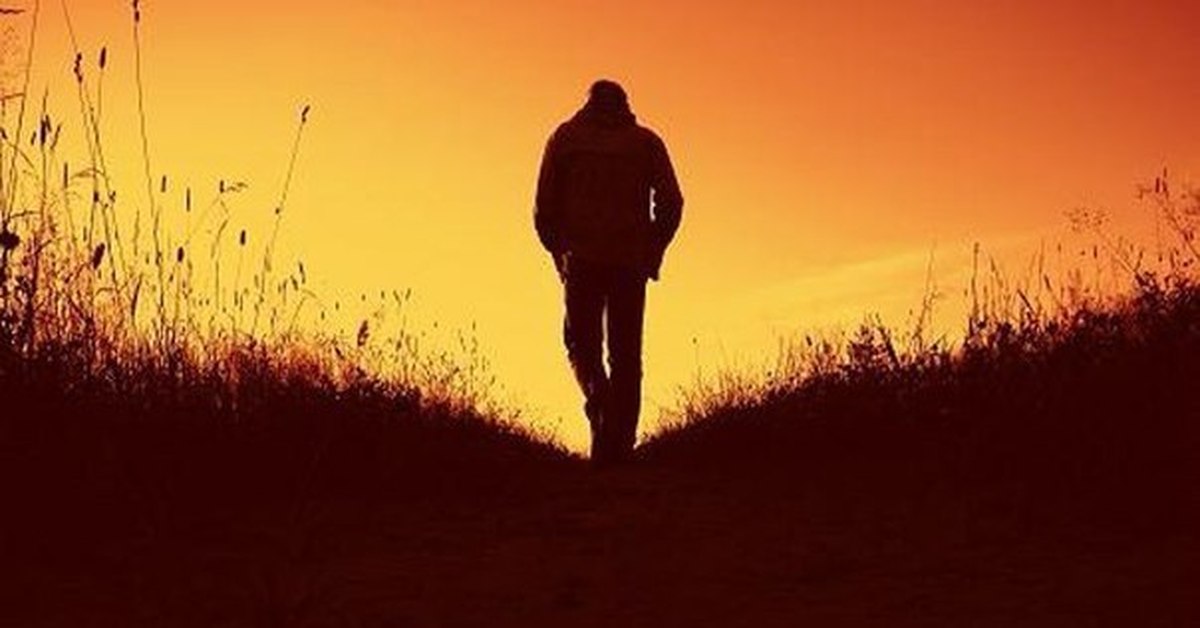 По земле ходил человек