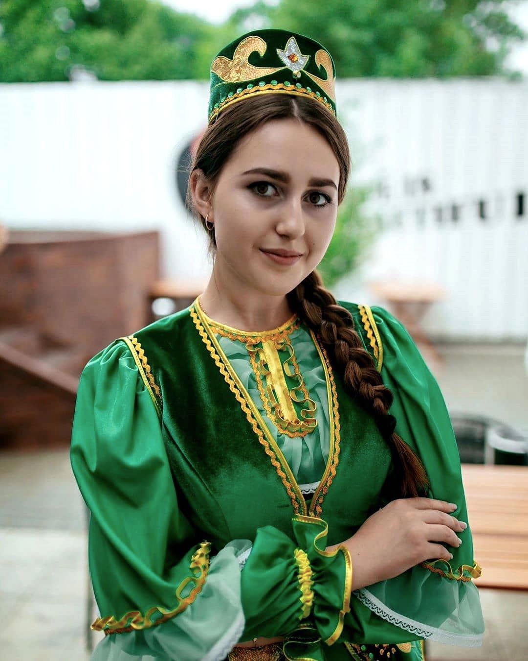 Как выглядят люди татары