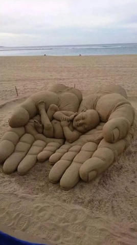 Мы, словно замки из песка