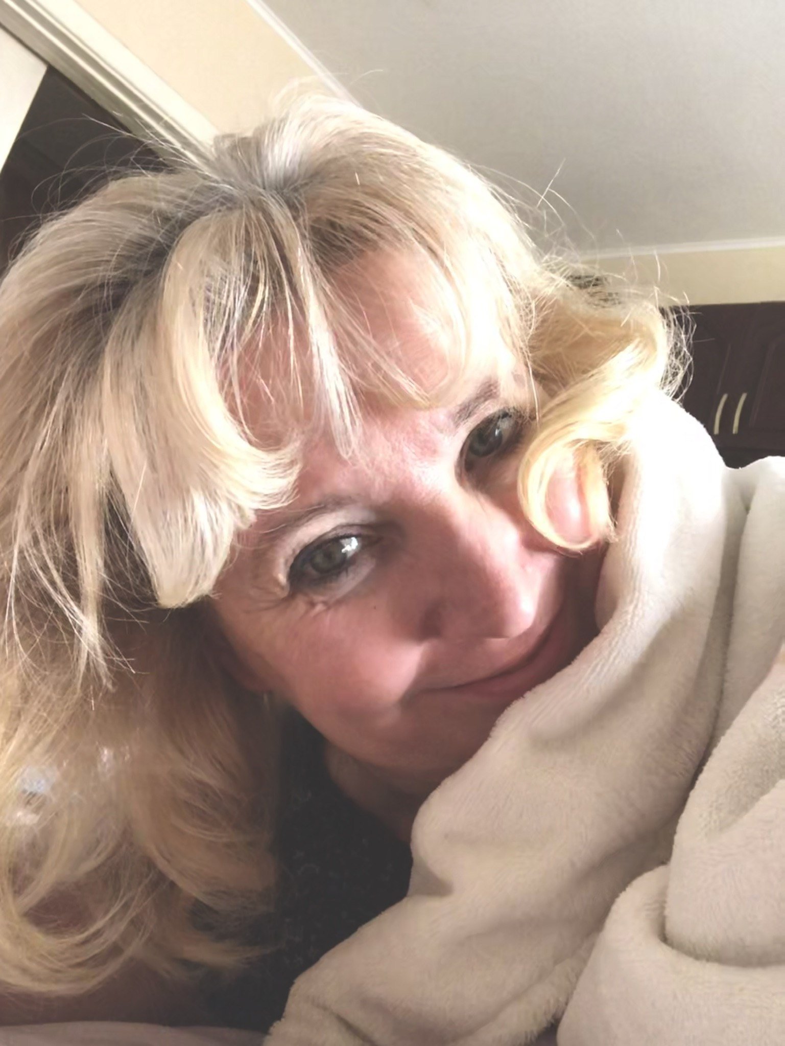 Рассвет в окно стучится. Посвящение С. Т. 6181