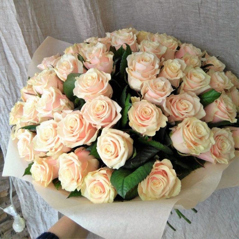 Flowers for mom with delivery in Moscow
