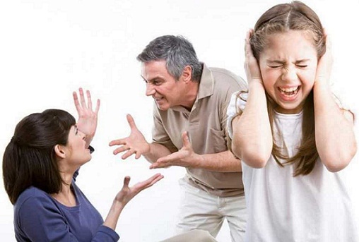 Мать недалече от папы легла...