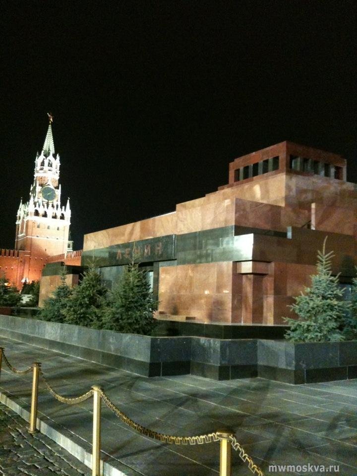 Мавзолей москва. Мавзолей в. Мавзолей в. Фото ленина в мавзолей в москве. Как то ночью в мавзолей.