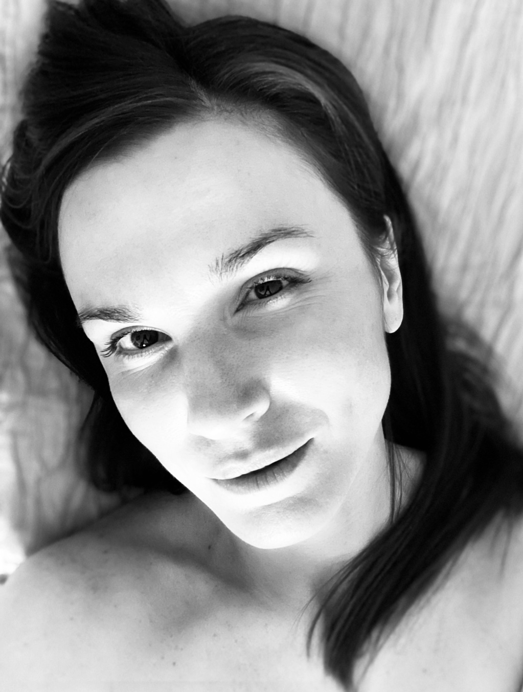 Кротко-безмерно друг друга любят