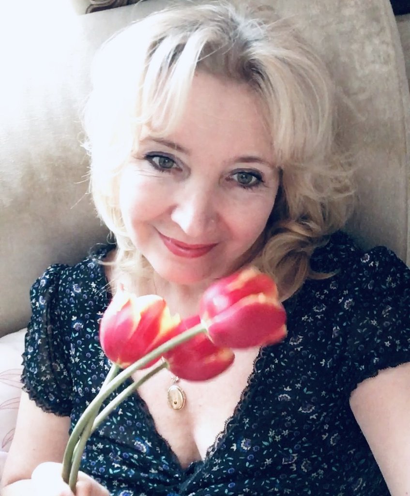 В улыбке и в глубинах глаз. Посвящение С. Т. 6737