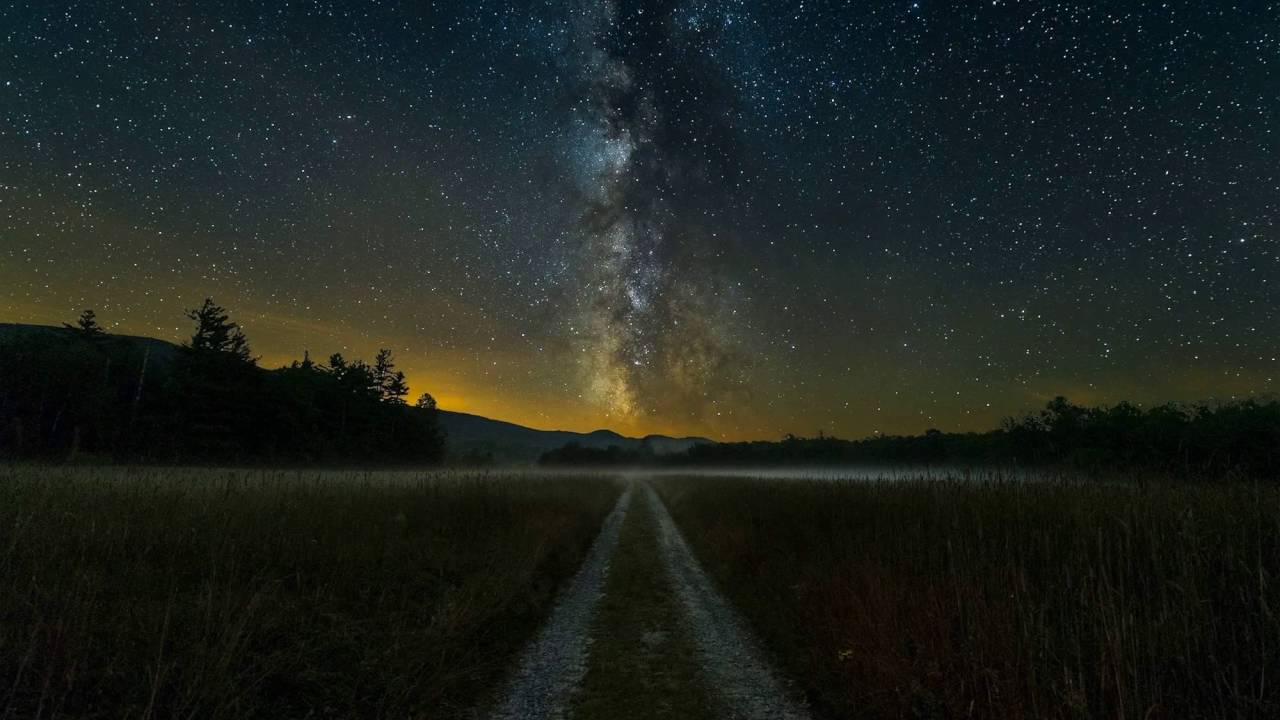Ночное поле с тропинкой