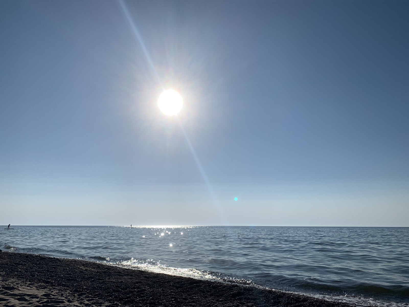 Волны лазурные бьются о берег...