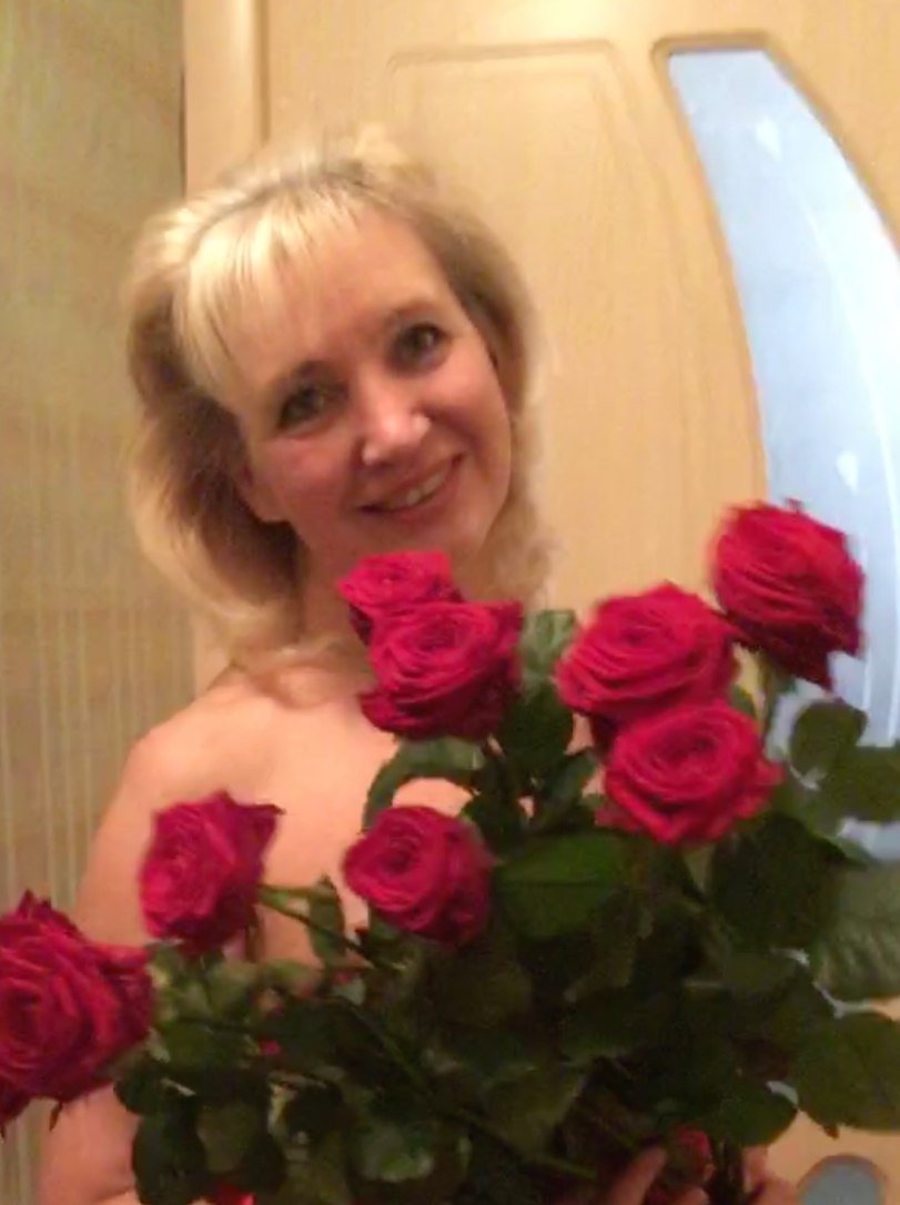 Вот ты стоишь с букетом роз. Посвящение С. Т. 7278