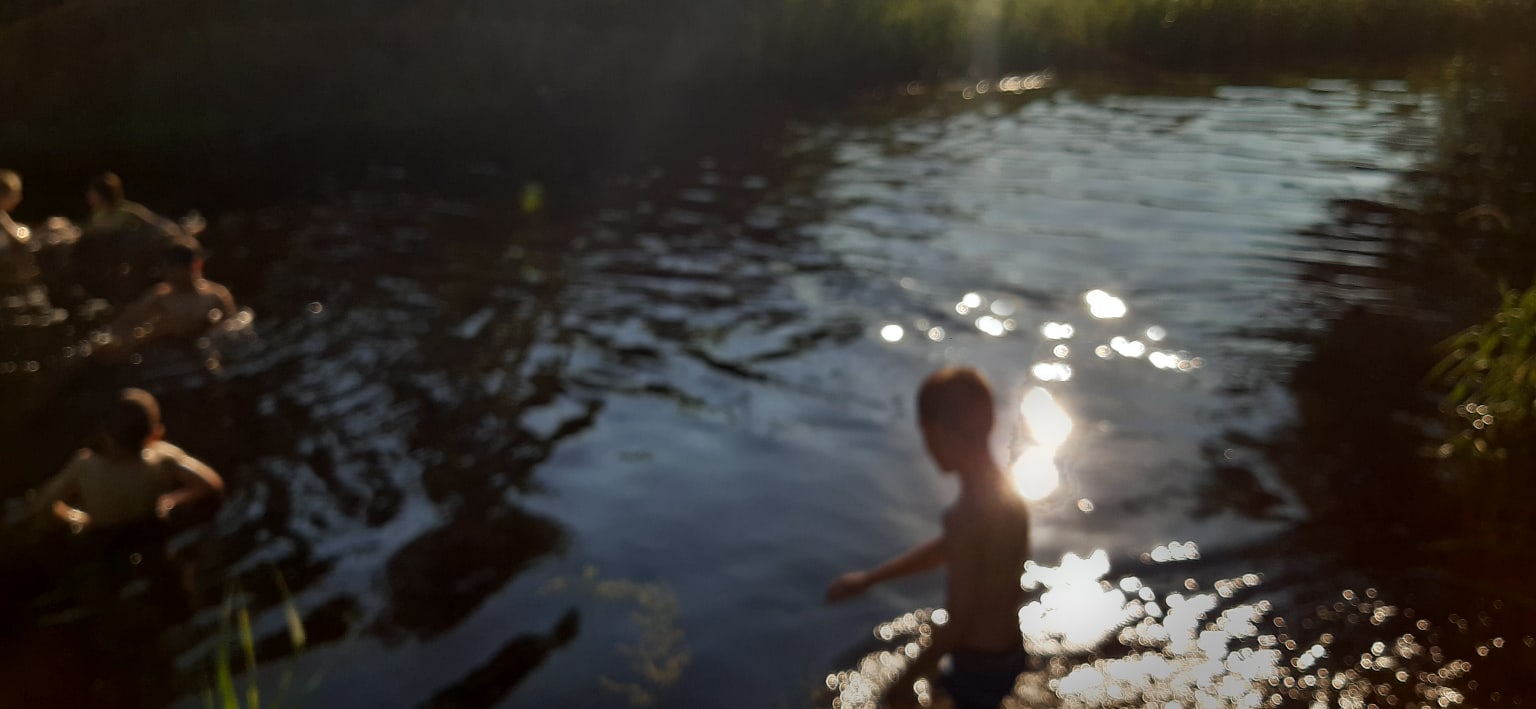 Время жизни строкою цедится, цедится пока...