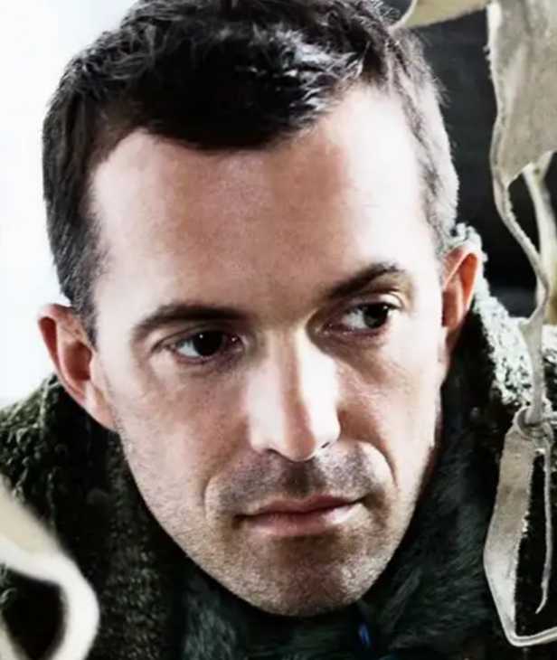 Аксёнову Владу, дизайнеру и художнику