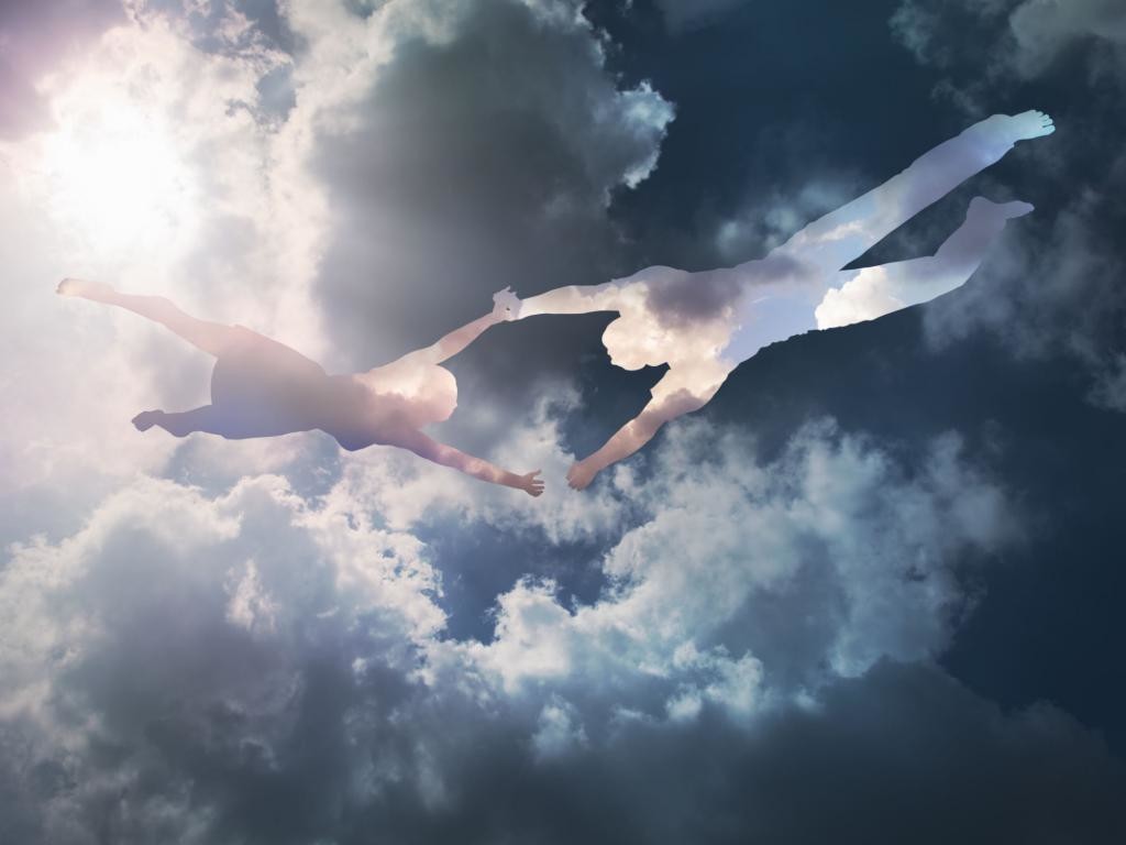 Ты обнимаешь меня душой