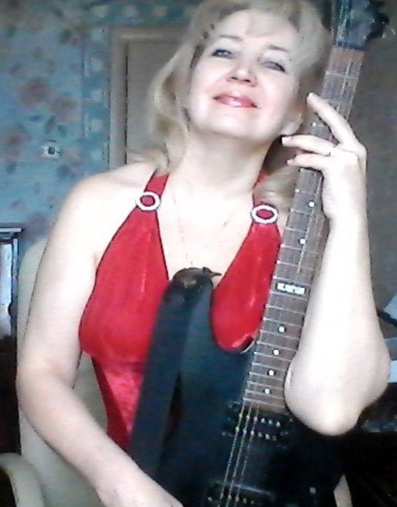 Гитаристка. Посвящение С. Т. 7816