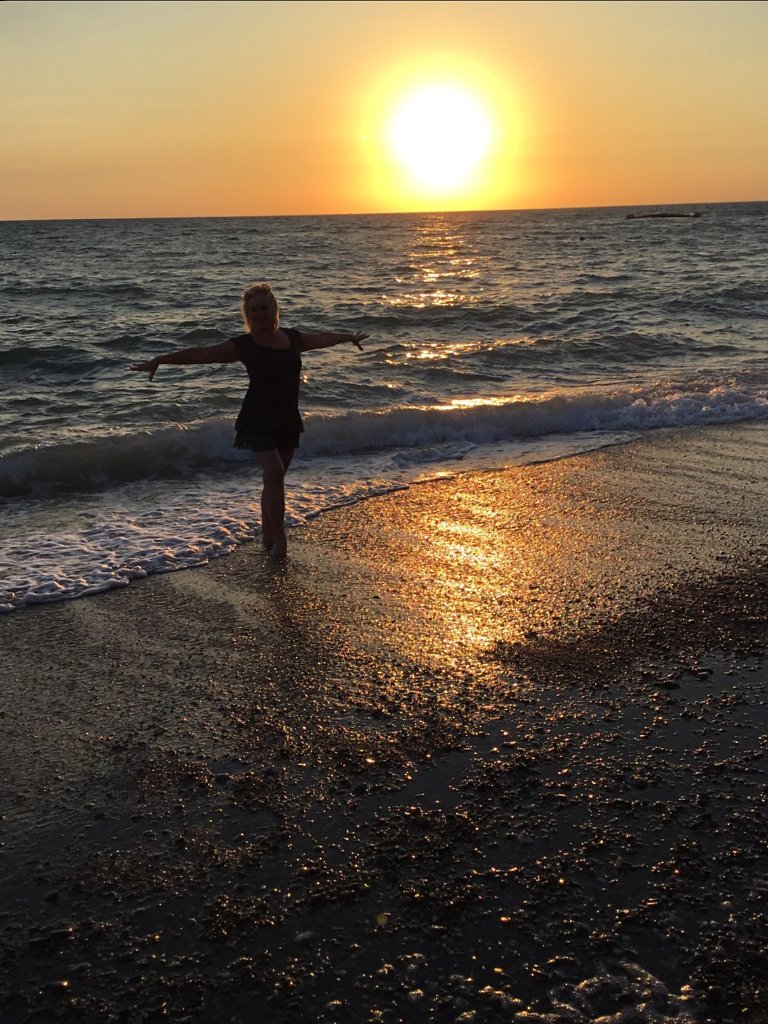 Лишь море лизнуло. Посвящение С. Т. 7818