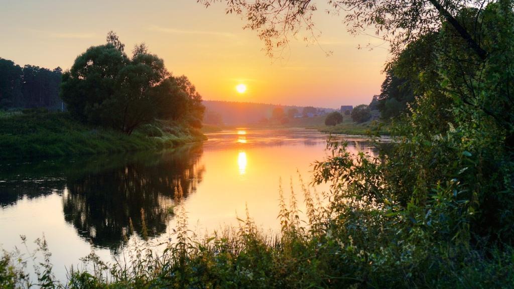 Рассвет на реке