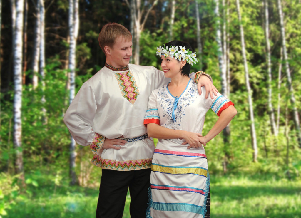 Так, со смехом...