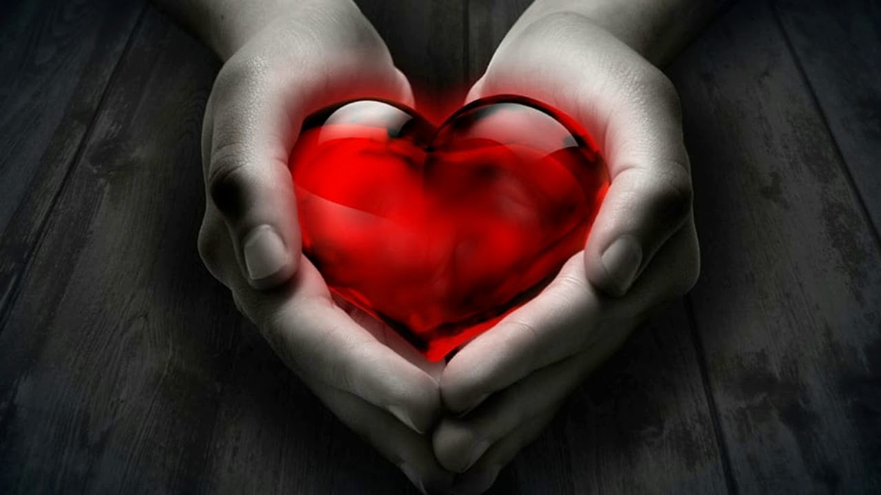 Русски песня сердце любви. Сердце. Сердце в ладонях. Отдать сердце. Сердечко руками.