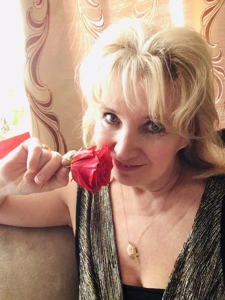 Розу нежную вдыхая. Посвящение С. Т. 8076