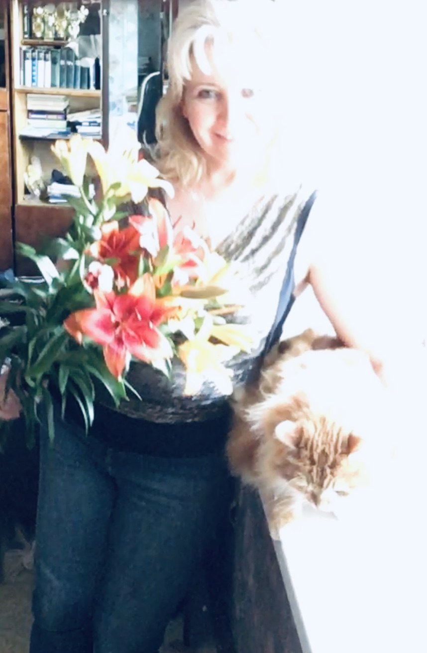 Ты стоишь с улыбкой у окна. Посвящение С. Т. 8094