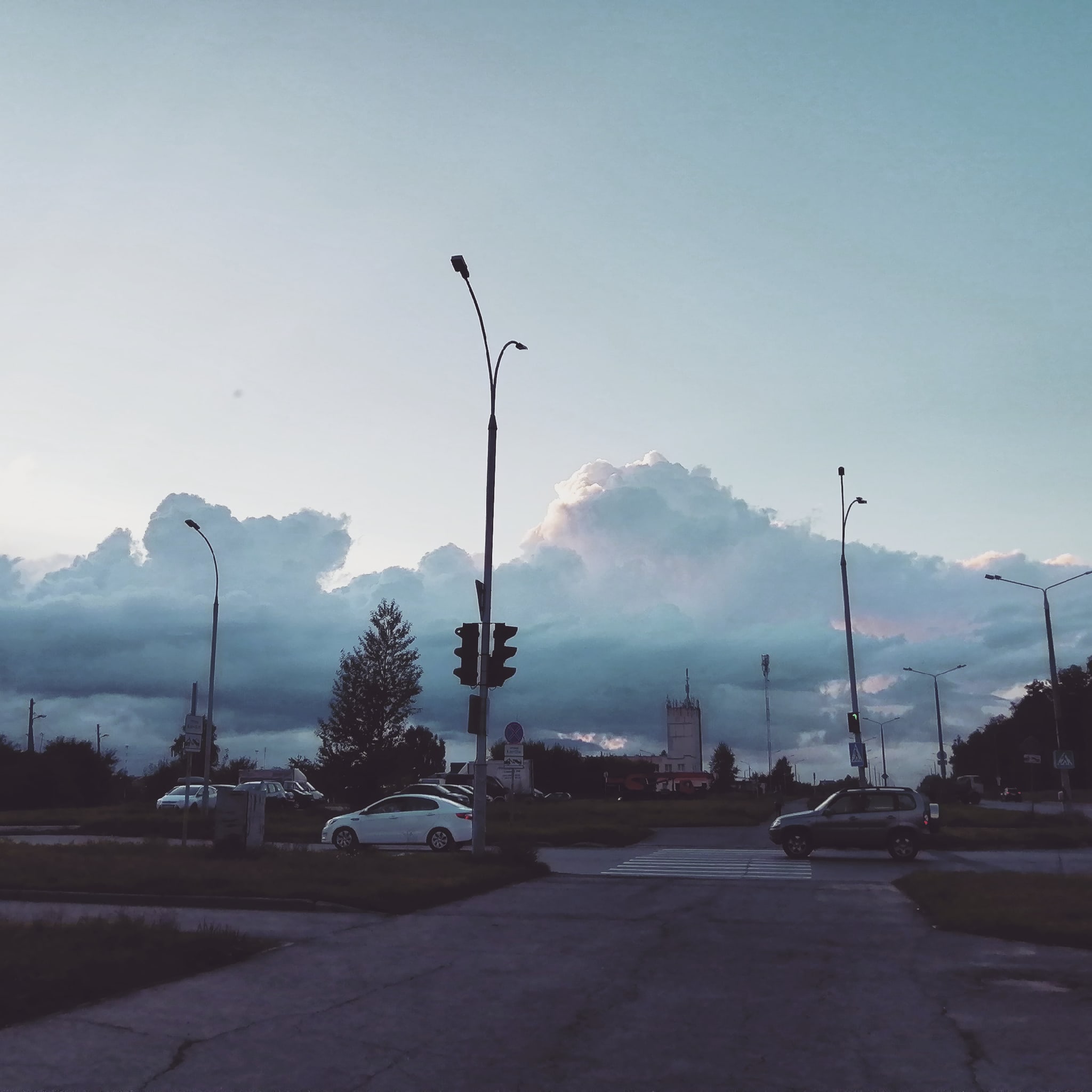 жить бы сейчас у горы