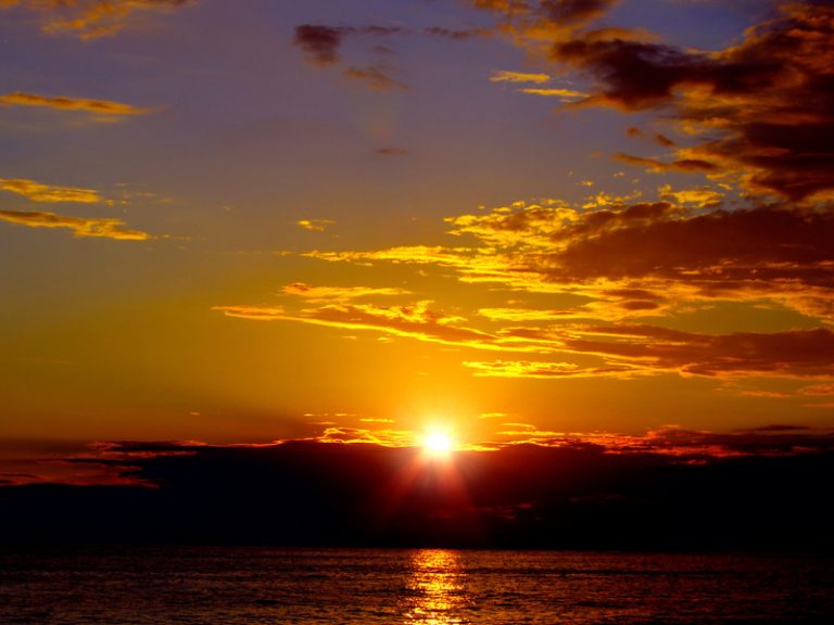 Скатилось солнце на закат