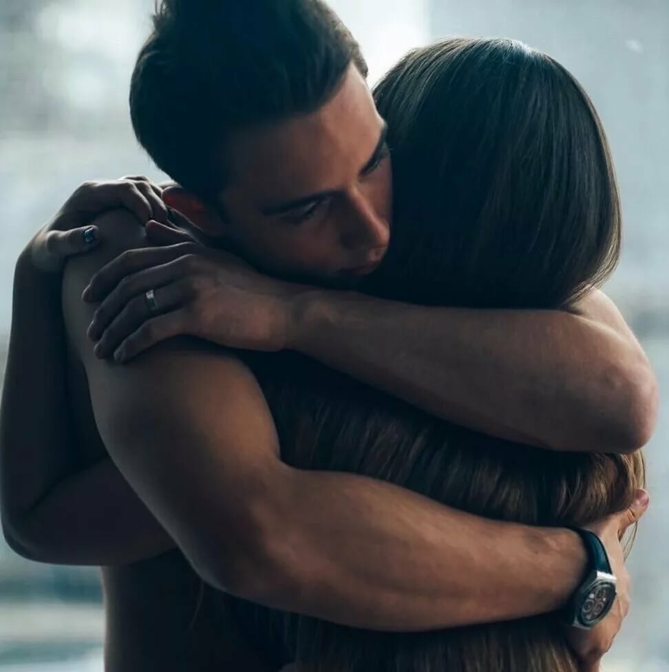 Новый клип королевой обниму тебя счастьем. Я подойду на обнимашки. Открытка песня бесподобна. Песня нежно обниму подойди ко мне. Песня нежно обниму подойди ко мне.