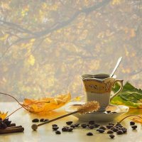 Чашечка кофе на подоконнике