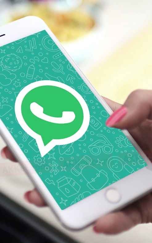 Он на WhatsApp ей написал