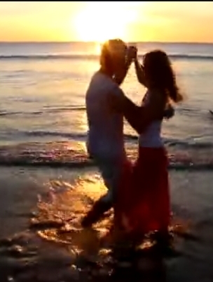 Танец на закате...