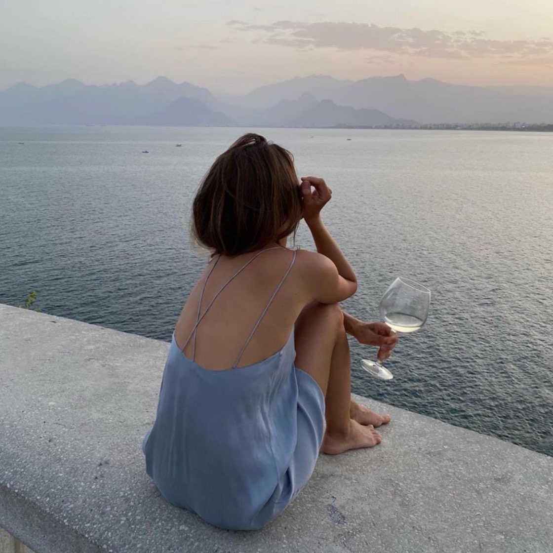 Восхищённо смотреть на небо...