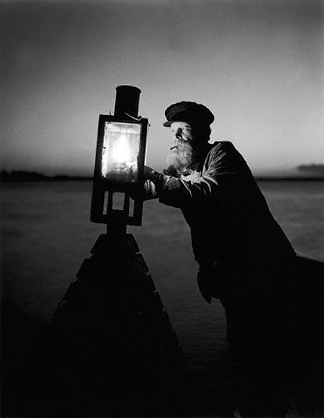 Бакенщик зажги скорее бакен