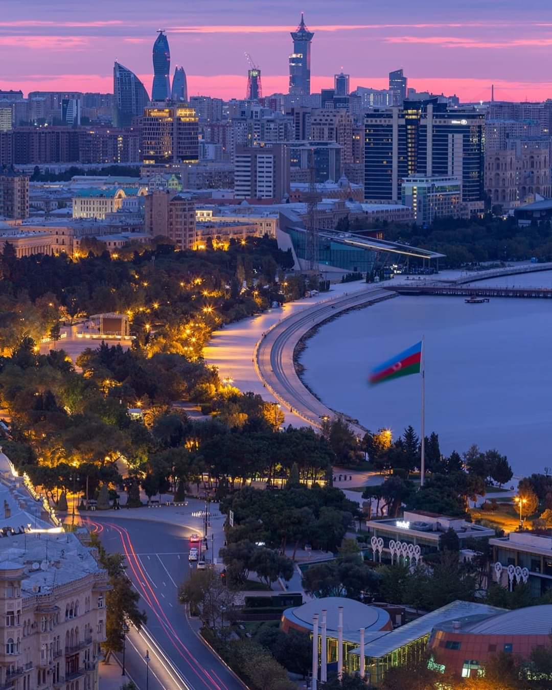 В честь кого назвали город баку. Азейбарджан Баку. Баку столица. Baki-Баку,столица Азербайджана. Азербайджан город Баку 2018.