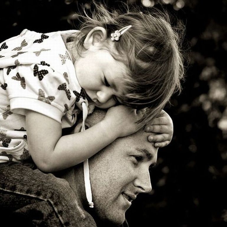 Дочь выбрала отца. Любовь к ребенку. Трогательный ребенок. Трогательные фотографии. Любовь родителей к детям.