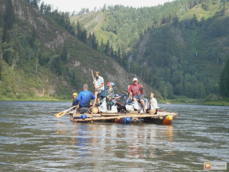На маленьком плоту